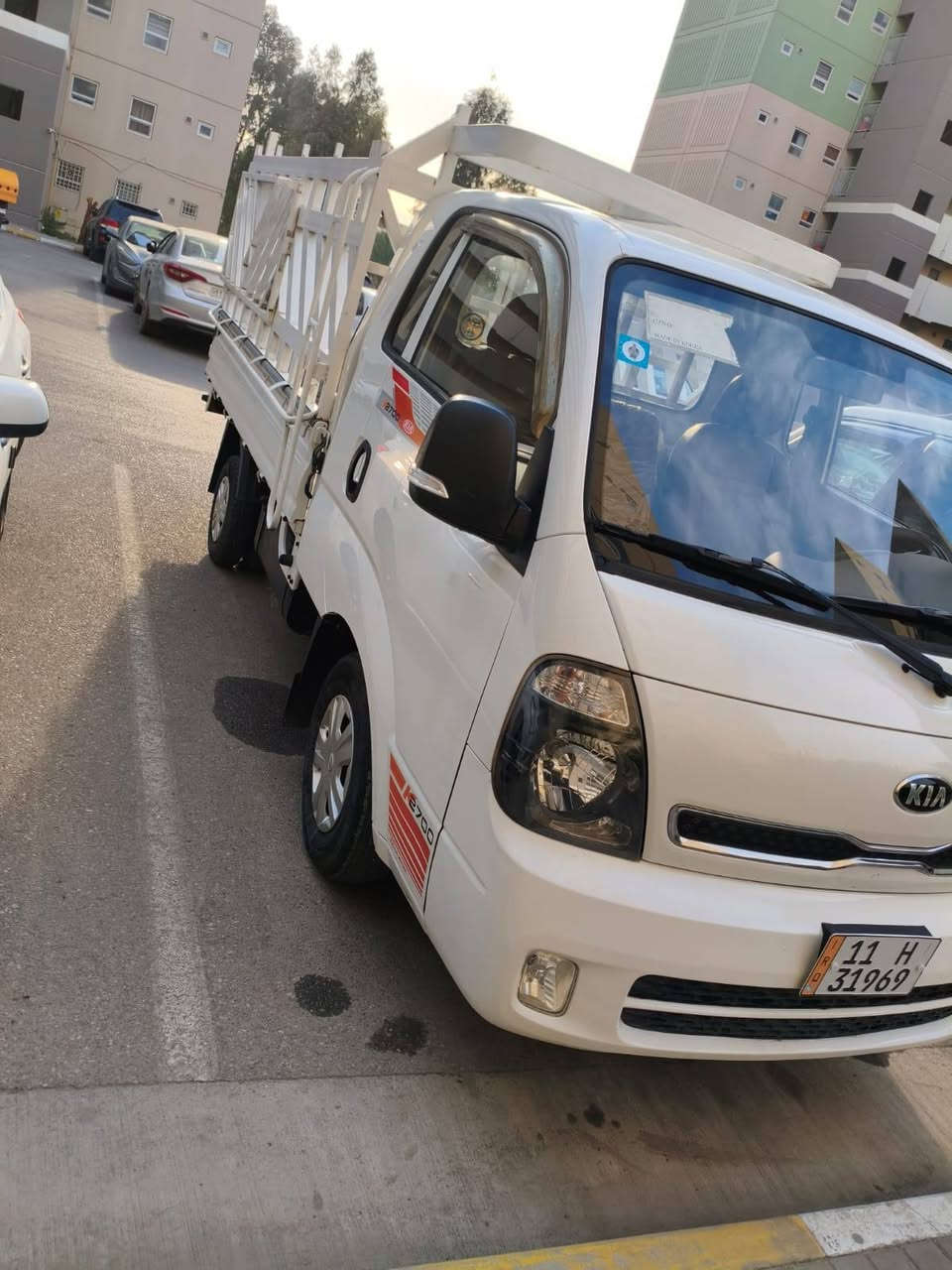 السلام عليكم ورحمه الله وبركاته من رخصه الادمن للبيع كيا حمل موديل ٢٠١٨ سيارة جديدة بدون اي حادث رقم شاصي واضح جدا سيارة باسمانا السعر ١٢٥ ورقه وبيه مجال للاستفسار الاتصال *********** المكان مجمع بسماية مرفق سونار السيارة مع الصور
