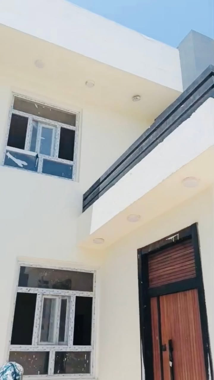 السلام عليكم 
بيت جديد للبيع 🏡
المساحه 200 متر 
واجهه 10 نزال 20
طابو صرف / مطلوب للمصرف العقاري 
الموقع / مجمع اشور 2 شارع 80 قرب مخازن الغذائيه
 طابقين/
الطابق الاول /
مطبخ حار وبارد 
استقبال مع صحيات 
هول
غرفة نوم 
مجمع صحيات 
مخزن 
الطابق الثاني/
غرفتين نوم (غرفه منهم ماستر )
هول 
مجمع صحيات
غير مسكون سابقا
للاستفسار الاتصال /
 واتساب ***********
اتصال ***********
