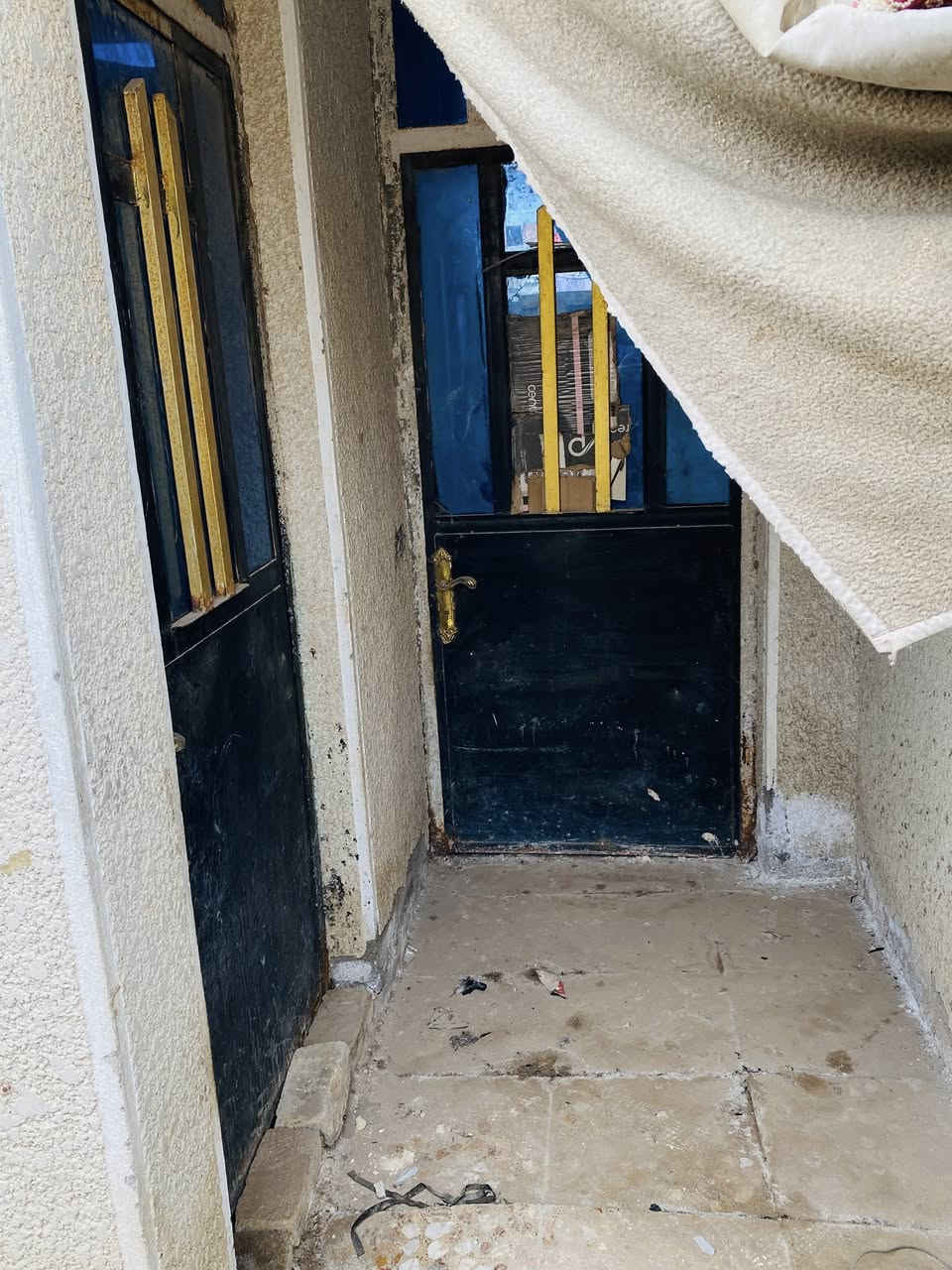 مشتمل للبيع طابو صرف باسمي بالسند 50 متر واقع حال 70 متر
كونكريت مسلح 
ماء مستمر 
تبليط ورصيف
متروك صار سنة 
السعر 28 مليون قفل 
واتساب متوفر ايضا 
***********
