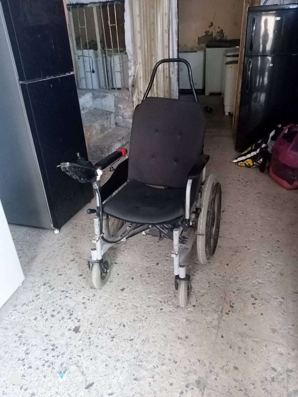 عربانه شحن نضيفه اوشغاله مع جهاز شحن السعر 200    الف بيع مستعجل مكاني الحيانيه ***********
