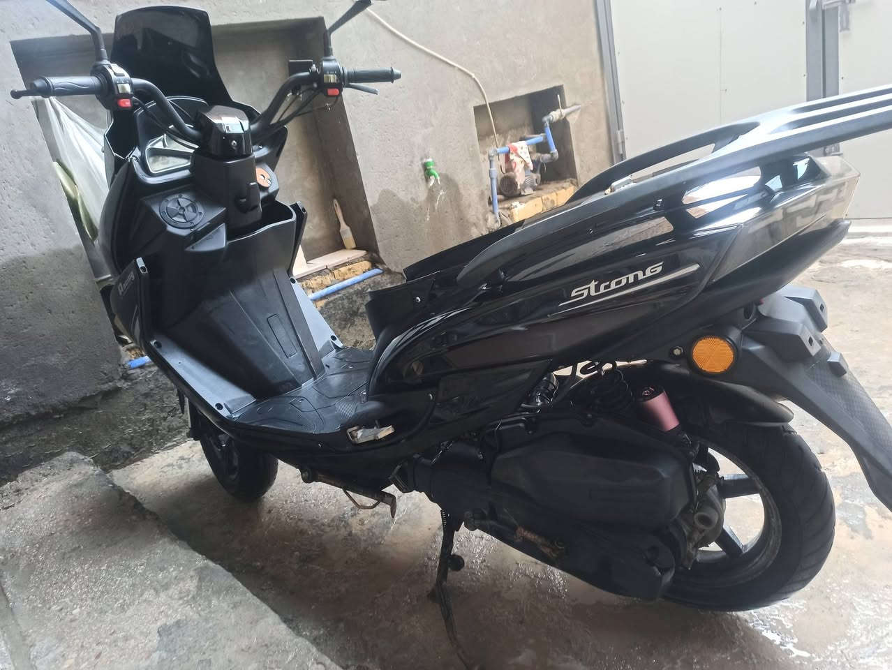 سلام عليكم
دراجة سترونگ للبيع  و ع  شرط النظافة الشراي يتفضل يتصل ***********
