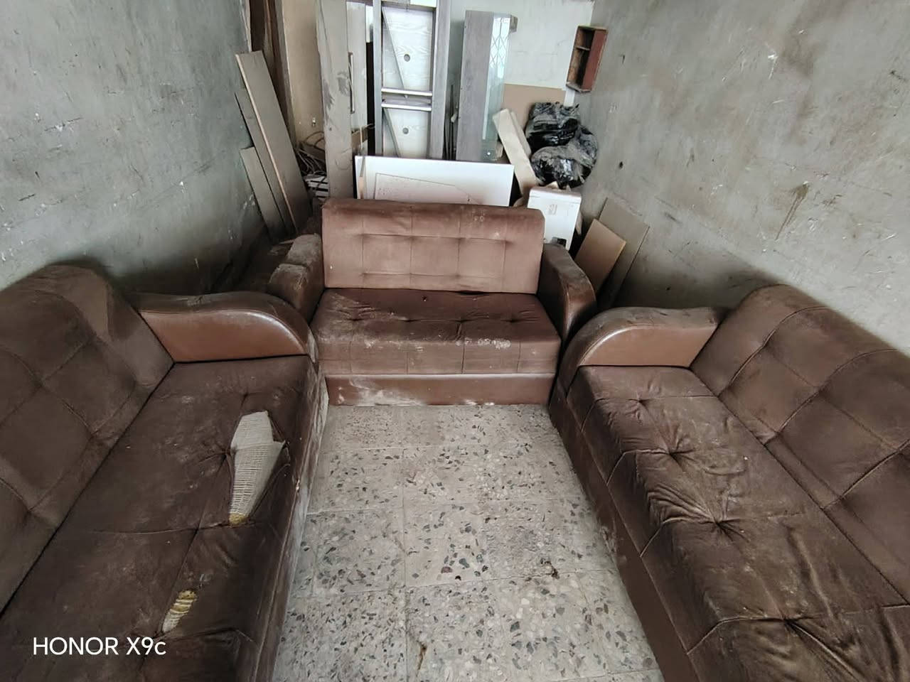 سلام عليكم شلونكم شباب بنات تخم قنفات للبيع الخشب مالته قوي نقصه تجيب اله ارجل تقريبا 4 او 5 الرجل مالته تطلع اب 2000 دينار وتجيب اله فرشه للمقعد وتنضفه تغسله  ما دايس ليجوه ابد سعره 225 وبي مجال قليل وعندي ميز تلفزيون حجمه كبير وراقي كلش سعره 75 وبي مجال مكانه بغداد السعدون للاستفسار اكثر ***********اي شي تحتاجون استفسار بل خدمه واسف عل اطاله وشكرا
