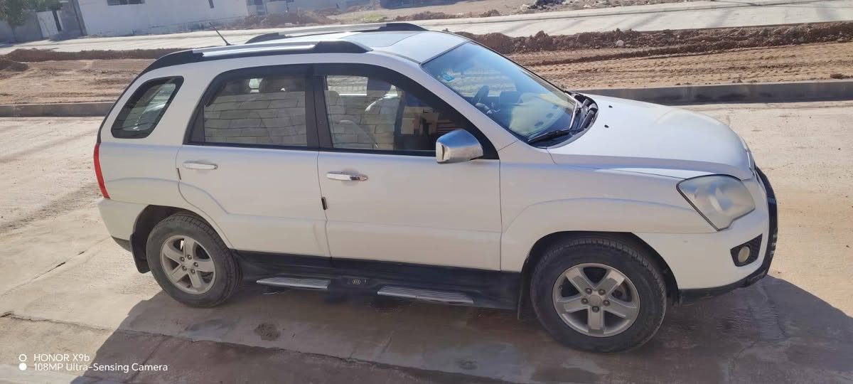 كيا سبورتج مديل 2009 مكفوله من الصبغ كير ومحرك بشرط حداديه جيدا جدا تخم تأير  ماشيه 205 الف كيلو متر مكانهه ديالى جلولاء للاستفسار على الرقم صاحب السياره  ***********
