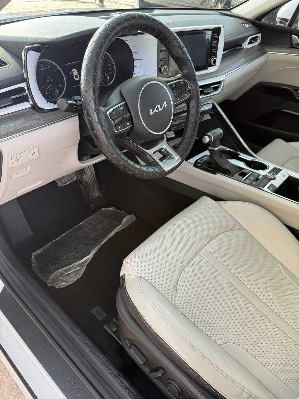 السلام عليكم
كي فايف خليجي موديل 2023 ماشيه 25الف

محرك 2000

بنوراما

كرسي خزن

سايد بريك دكمه

تبريد لمس

بردات ابواب

كشنات جلد

رقم بغداد الجديد

مكفولة من بارد و صبغ و تبديل 

مكان السيارة الديوانية 

السعر 228 وبيه مجال

للأستفسار ***********

***********
