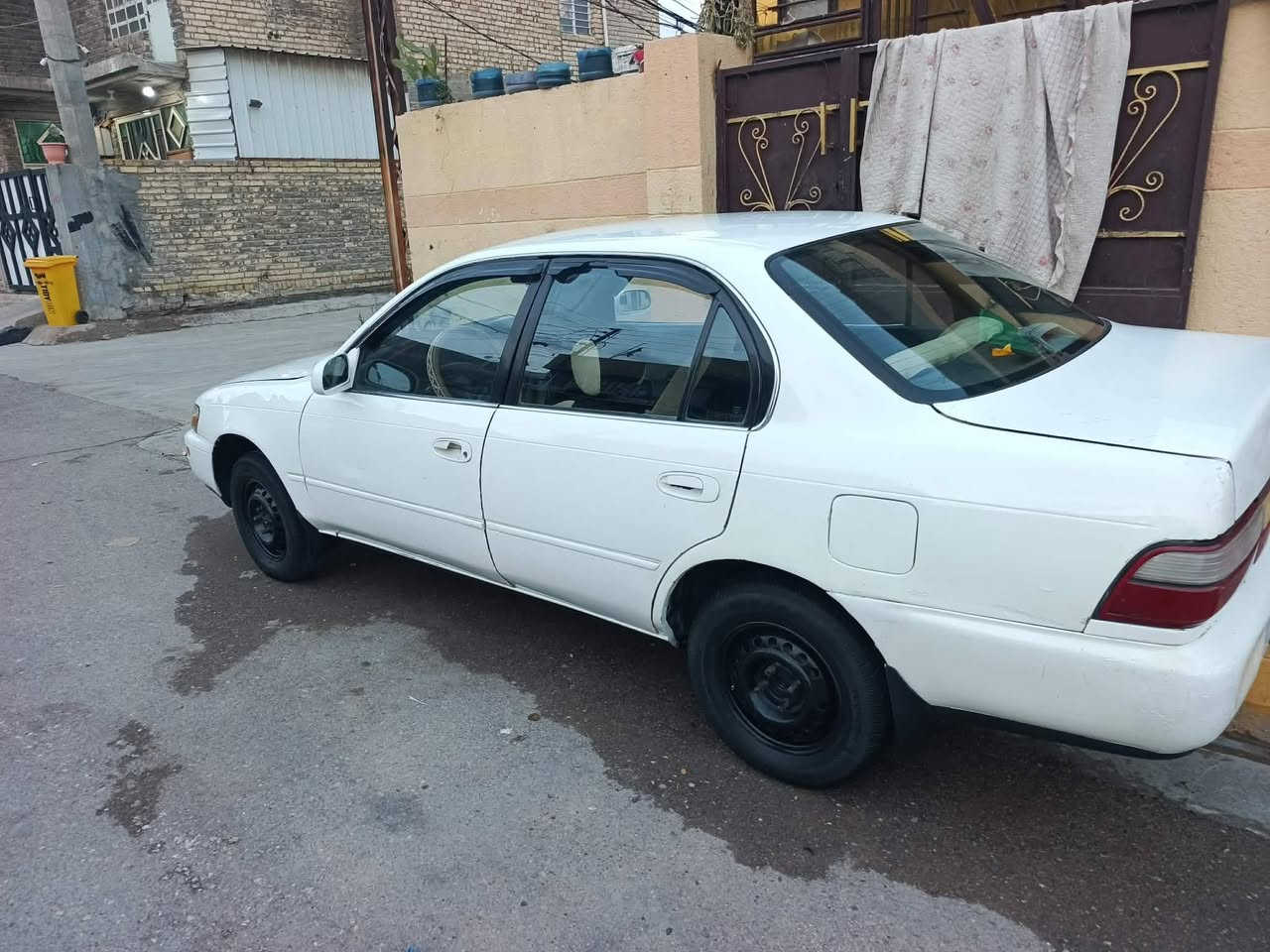 سلام عليكم عندي كورلا للبيع موديل/1994/سياره أحله من صوره لون ابيض مكان/واسط العزيزية/دوشمه جديده السعر (53) الاستفسار/***********/
