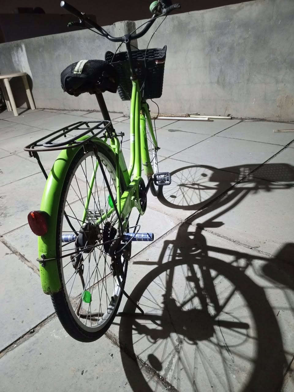 السلام عليكم
بايسكل للبيع نضافة فول 

كير شغال بريك امامي وخلفي وحجم 28 بس يرادلة غطاء للكشن واضافة دبلات الزرق هدية 

السعر 70 وبي مجال.. ليريدة يراسلني ع هذا الرقم *********** مكاني الرمادي
