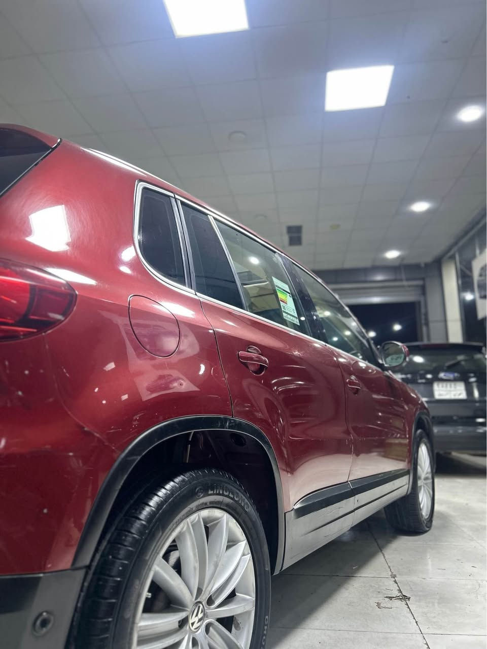 tiguan TSI 2016
تیگوان ٢٠١٦
کوشن جلدی ساردو گەرم 
شاشەو کامێرایە 
سوکان ڤۆلیۆمە
فوول مواسەفاتی پانۆراما
سیارەکە زۆر جوانە 
رسمی سۆنەرەکەم داناوە 
مەکینە ٢٠ مەرغوبە
سەیارەکە زۆر تازە ماوەتەوە ١٩٤ هەزار کیلۆمەتر رۆشتووە
گێرو مەکینەی نەکراوەتەوە بە شەرت
سەنەوی هەتا ٢٠٢٧
نرخی 83 وەرەقە و  مەعامەلە
ناونیشان: هەولێر
***********
*********** أربيل, العراق
