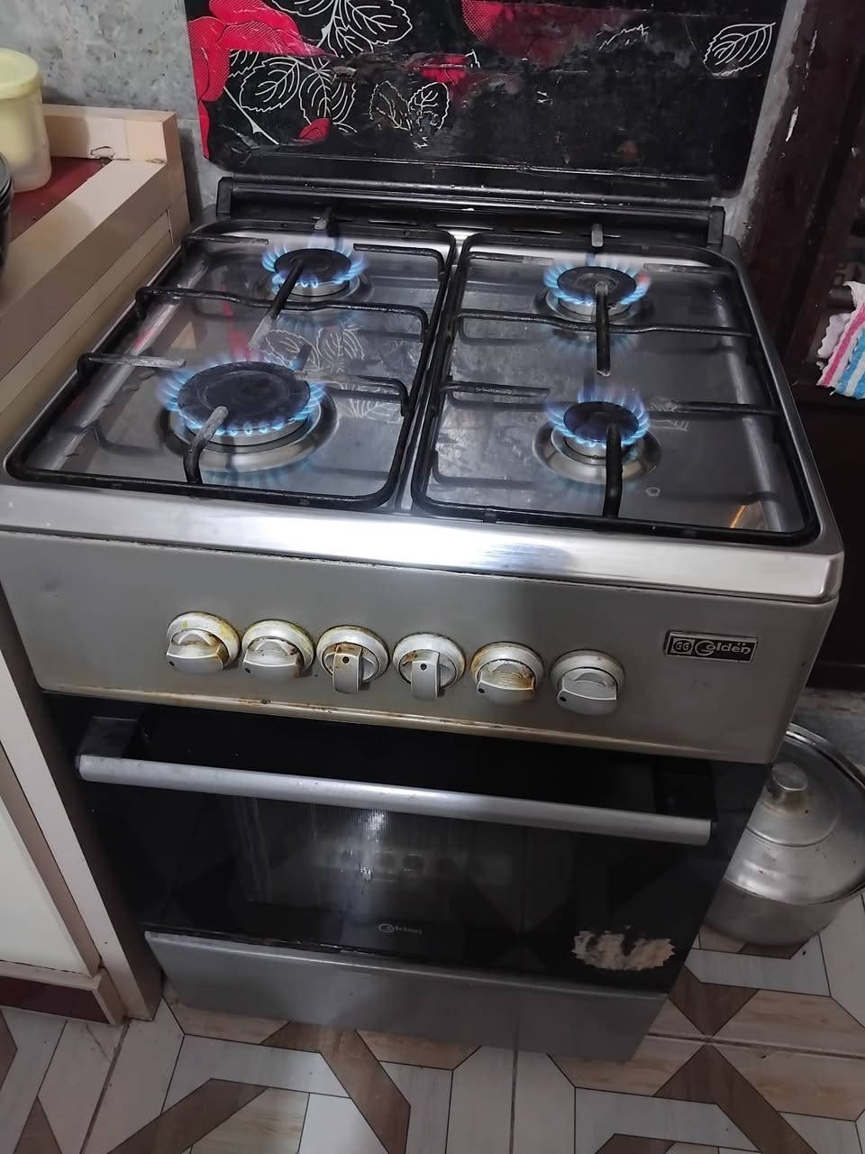 طباخ قليل الاستعمال السعر ١٥٠ نظيف كلش
***********
