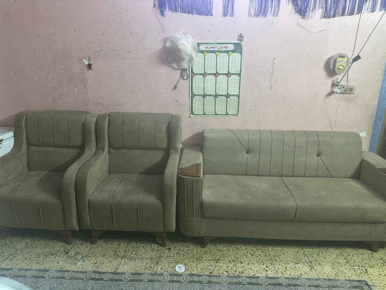 تخم 8 مقعد نضافه ميه بالميه السعر 400 مع مجال بسيط ***********
