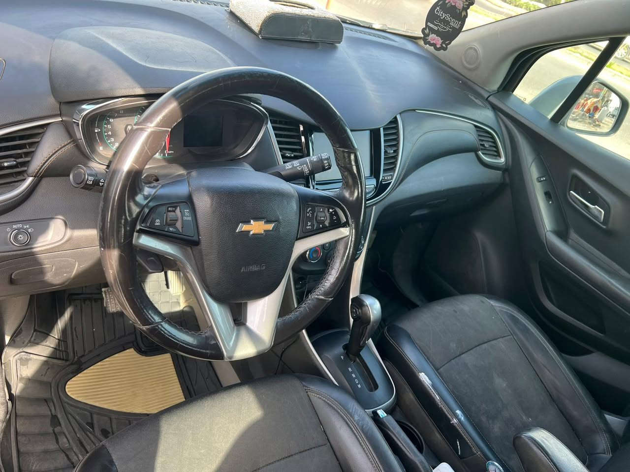 شوفر ليت تركت
موديل2019
حادث جاملغ او ربع من البنيد
بدون ايرباك بس
موصفات فول بصم 
تخم تاير جديد تبريد ثلج 
اربيل وكالا مداور***********
