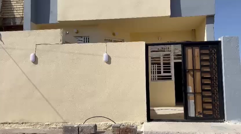 السلام عليكم بيت زراعي بحي دجله مقابل حي النصر المساحه 110 م بيت كامل فول السعر 70 مليون وبي مجال للشراي للستفسار *********** ابو محمد العبودي
