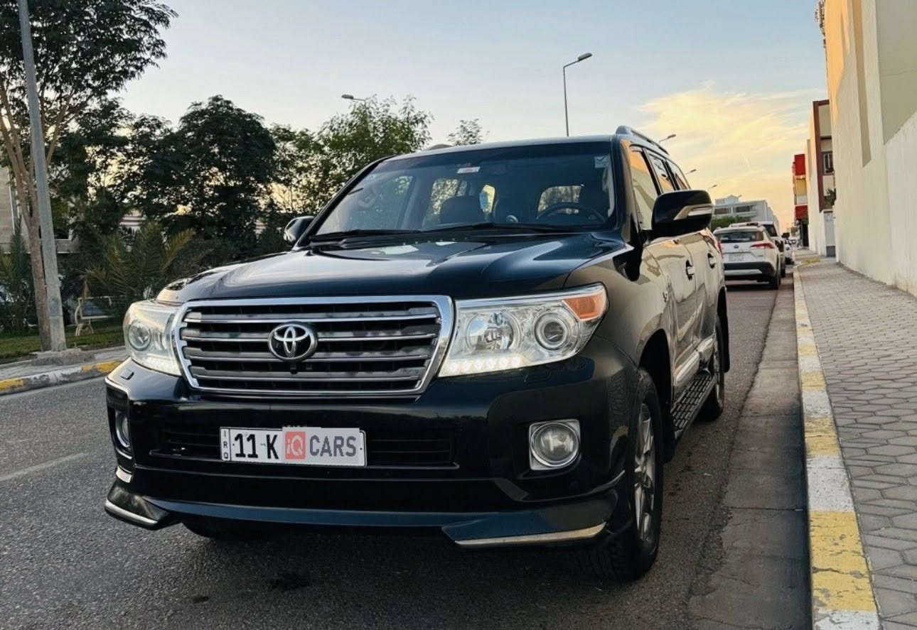 السلام عليكم 
لاندكروز VXr 2015 فول مواصفات محرك 5700 مكفولة ما عدا الدعاميات السيارة موجودة بالبصرة للاستفسار المراسلة على الواتساب ***********
