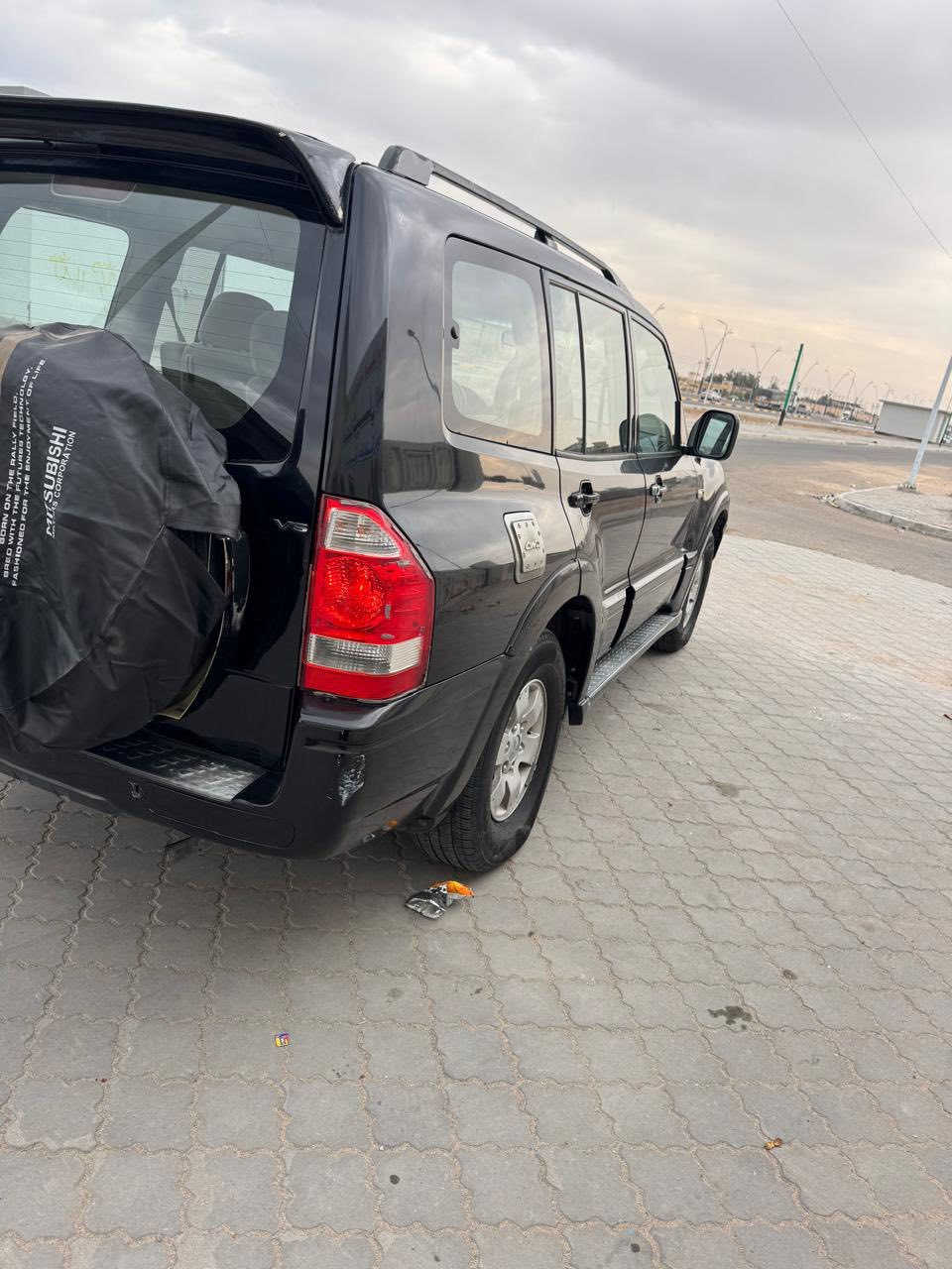 سلام وعليكم جيب باجيرو موديل 2007 كفاله من الكص وضربه وصبق مكينه وكير جدد تخم تاير حداد جديد تبريد ثلج سعر 53 وبيه مجال ادوات رقم الهاتف *********** لعنوان البصره
