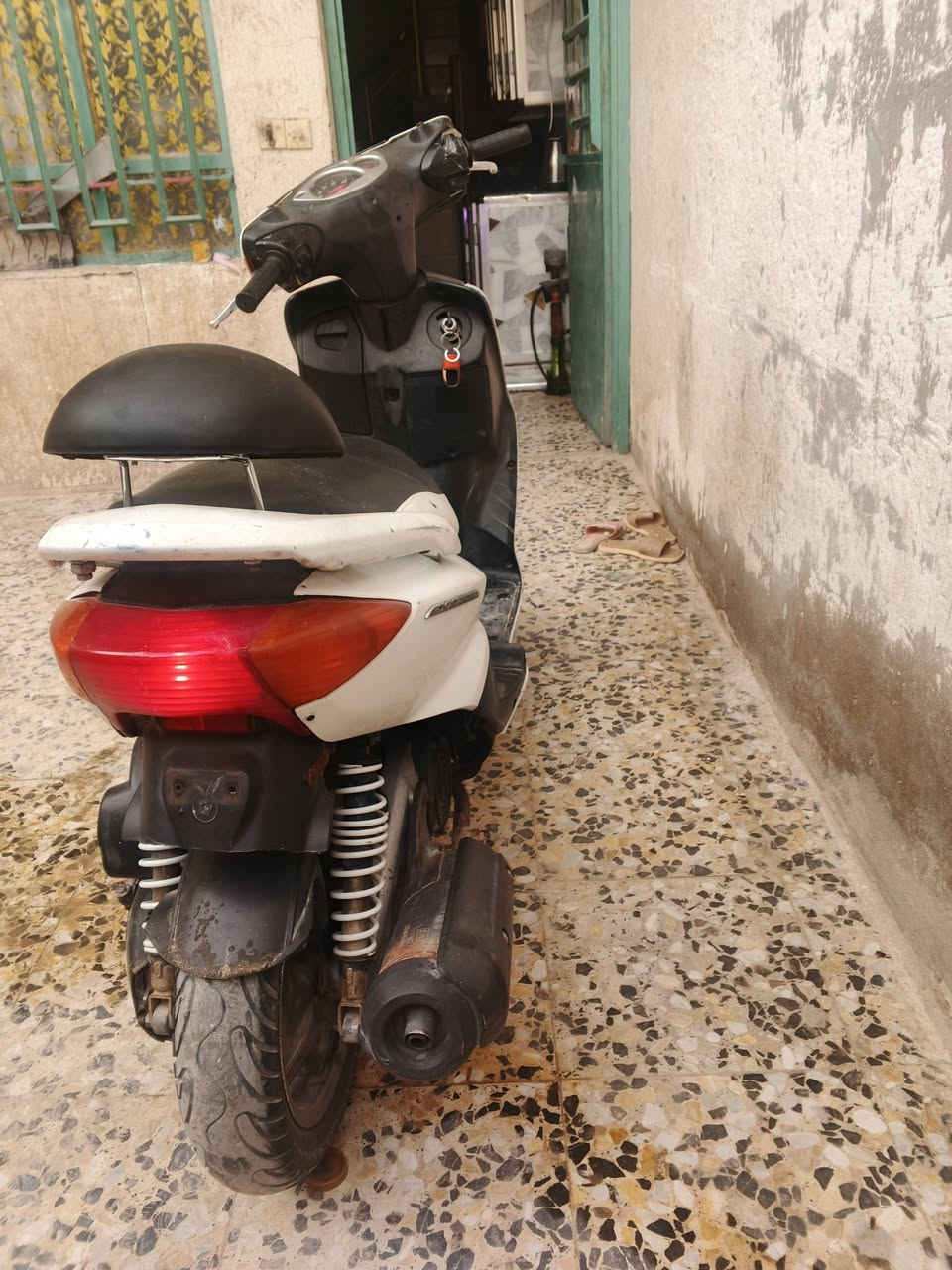 السلام عليكم دراجة سكنس للبيع ياباني 110الدراحة خير من الله شلعة معدل حلوة بيهة كلج رياضي خلفي مكينة مكفولة كفرات بلادي نقصهة بس باتري باتريهة كاعد الدراجة هندر واحد شوكت ما تريد السعر 400وبيهة مجال لعنوان البلديات وهاذة رقمي***********
