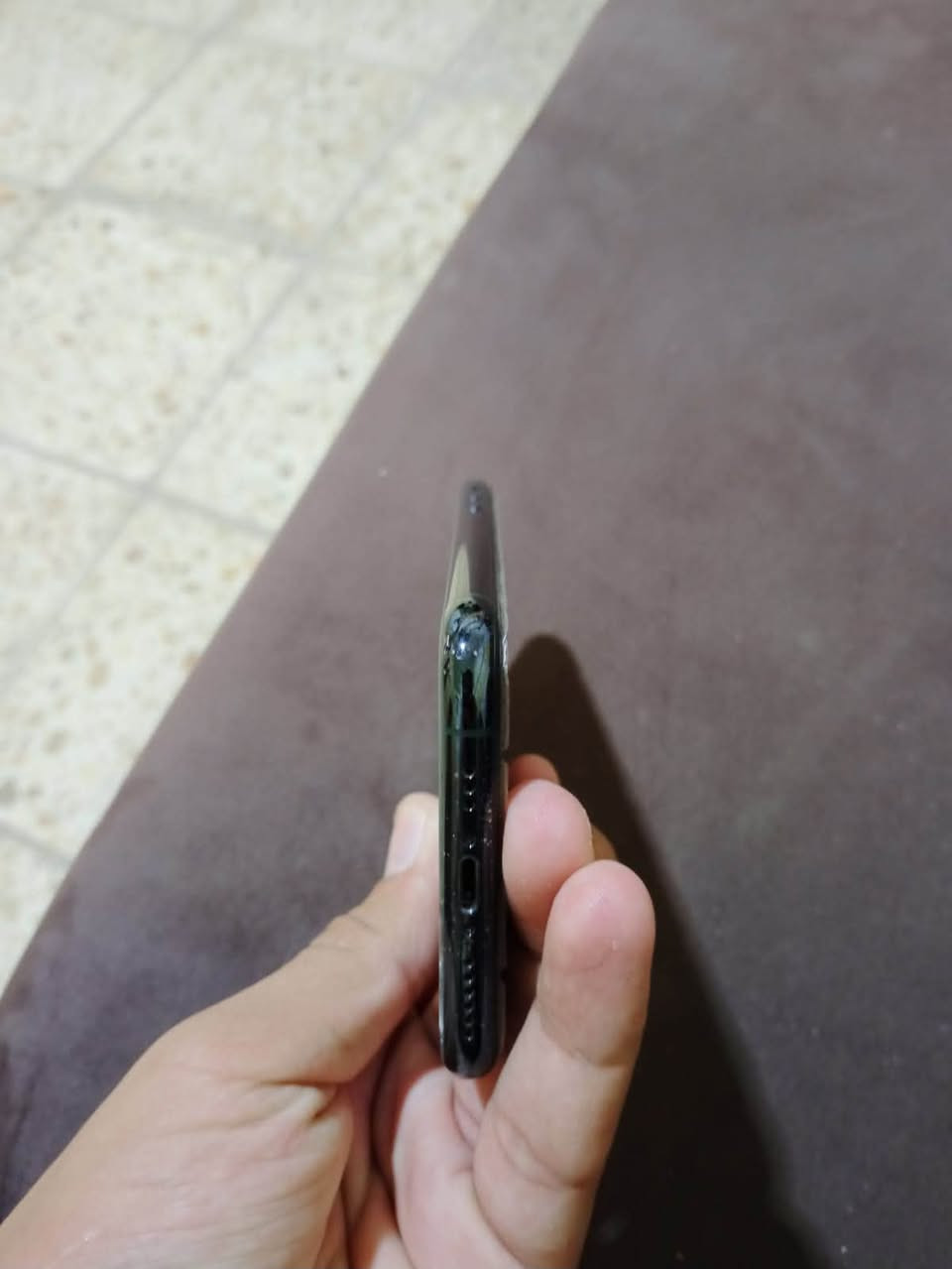 ايفون 11برو فقط
مكسور ضهر وذاكره 64وبطاريه 70صرف ماله طبيعي 
وفيس ايدي متوقف والباقي مابي شي 
سعر200
***********
