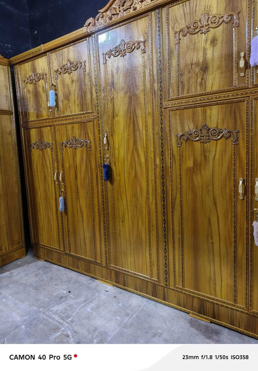 غرفة جديدة ٥باب شغل وسط غير مستخدمة زاوية كنتورية بارتفاع الكنتور ضهر جرجوبة جرباية بلوك اسود ٦رجلين سعر ٨٠٠ الف يوجد توصيل مكان بغداد فلكة حي النصر ***********
