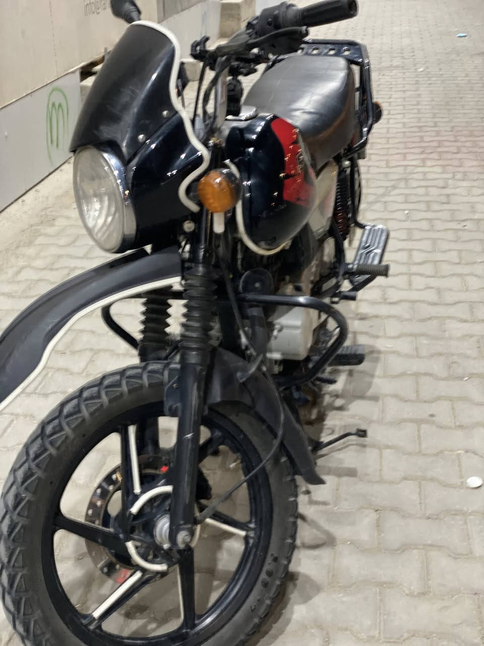 لام عليكم مرقم للبيع مديل 23 الدراجة خير من الله نكرة سلفة مابيها نقص ولو برغي والدراجة باسمي تحويل ثاني يوم رقم بغداد المكينة خير من الله كهربائيات كاملة ومكفولة الدراجة مكاني بغداد الغزالية والرقم*********** 
السعر2700000 مليونين وسبعمية وبيها مجال
