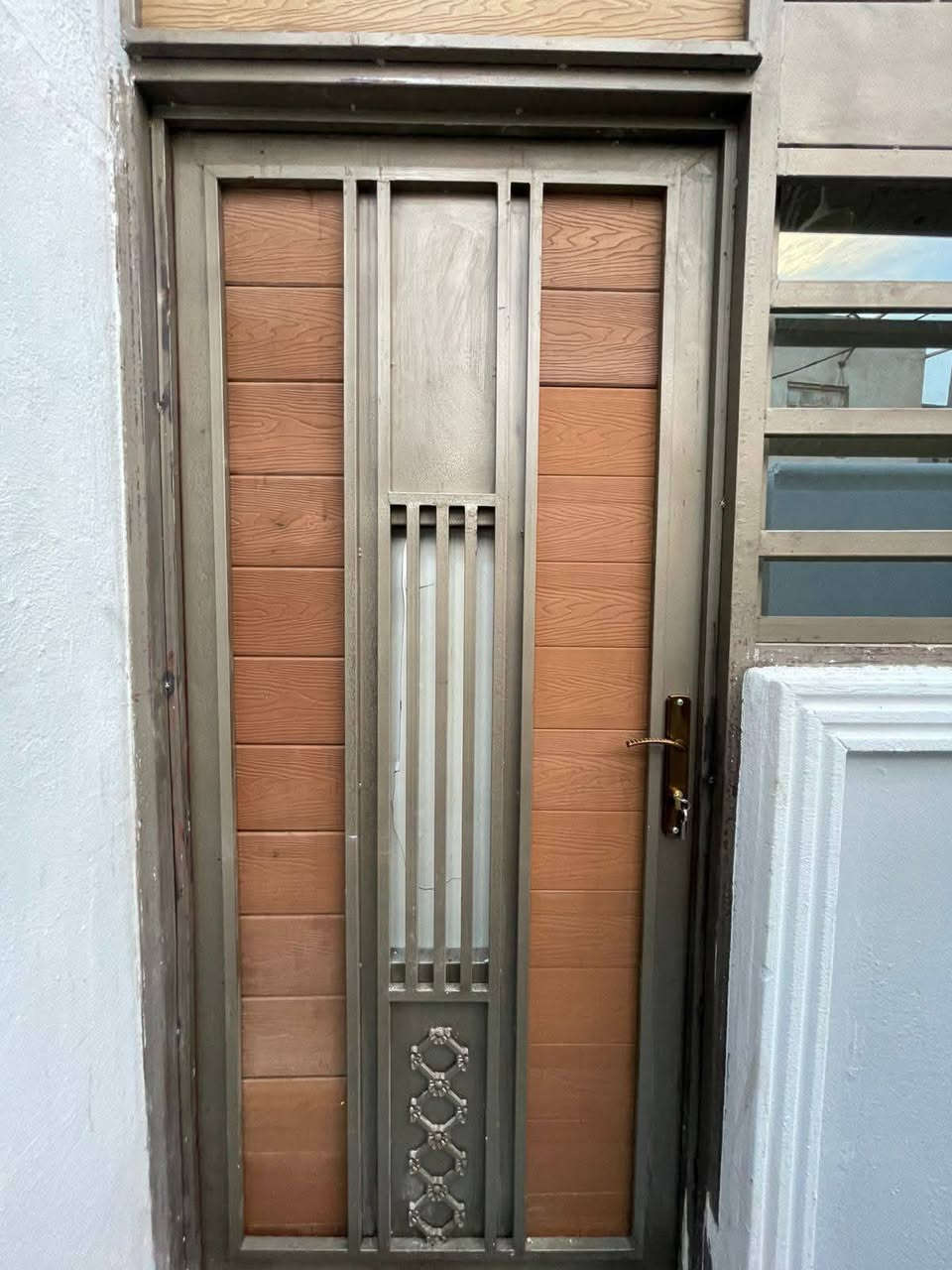 سلام عليكم بيت لبيع ابو خصيب كوت ثويني قرب ساحه طلبه بناء 2026 مساحه 100متر جديد طابو زراعي عراقي وكاله ونسخه من طابو سعر 63 وبي مجال ***********
