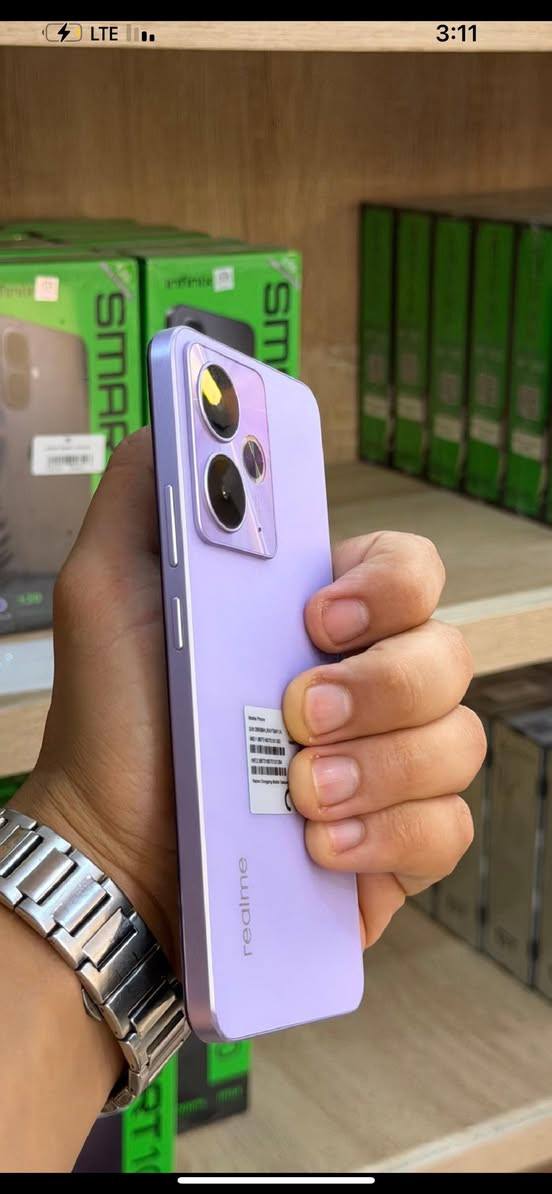 📱 عـــرض خـــاص: هاتف Realme Note 60 جـديـد كـرطـونـة! ✨
للبيع هاتف Realme Note 60 الأنيق بلونه البنفسجي المميز، الخيار الأقوى والأجمل في فئته السعرية! هاتف متكامل، خفيف وسلس جداً، ومناسب تماماً للدراسة، التصفح، والألعاب.
💡 أهم مميزات ومواصفات الهاتف:
• الأداء والخفة: معالج سريع يضمن لك تجربة استخدام يومية سلسة بدون تشنج (ما يتبلوكاش).
• التصميم المذهل: لون بنفسجي (Purple) فخم وجذاب، مع حواف مسطحة مريحة جداً في اليد ومقاومة صدمات ممتازة.
• البطارية: ضخمة وتشد معك طوال اليوم وأكثر في الاستخدام المكثف والإنترنت.
• الحالة: جديد تماماً (علبة مغلقة غير مفتوحة - جديد كرطونة).
📦 التوصيل والدفع (أمان وضمان 100%):
• التوصيل السريع: متوفر الشحن والتوصيل مباشرة إلى باب منزلك.
• ضمان الفحص قبل الدفع: لست مجبراً على دفع أي شيء مسبقاً! عندما يصلك الهاتف، افتح علبتك بيدك، افحص الهاتف وتأكد من خفته ولونه، ثم ادفع لعامل التوصيل وأنت مرتاح البال! 🤝


**إذا كنت صاحب هذا الإعلان وتريد حذفه لأي سبب، رجاءا أرسل رسالة إلى الدعم الفني**
