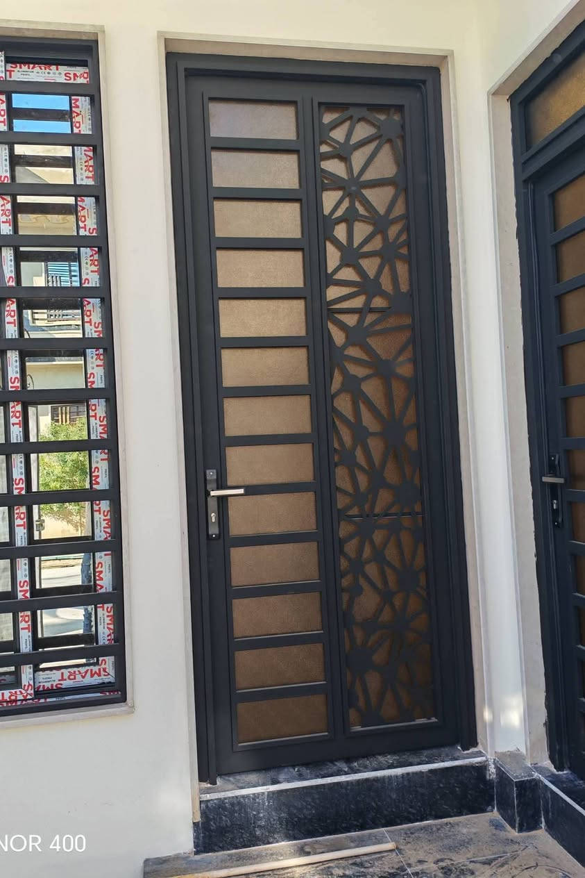 سعر باب واحد 200 حديد ثقيل ملم و 8 مع النقل والتركيب داخل الموصل
***********   /    ***********
العنوان موصل صناعة الكرامة حي الكرامة جانب ايسر
