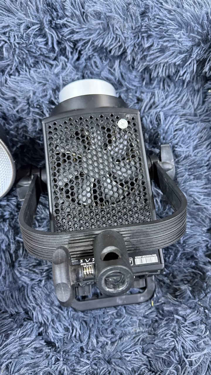 السلام عليكم اضائه ninlite300B  مامستخدمه فقط فحص واضائه ملونه كذالك جديده غير مستخدمه فقط فحص مكاني ناصريه ومتوفر توصيل
للستفسار الاتصال ع الرقم***********
