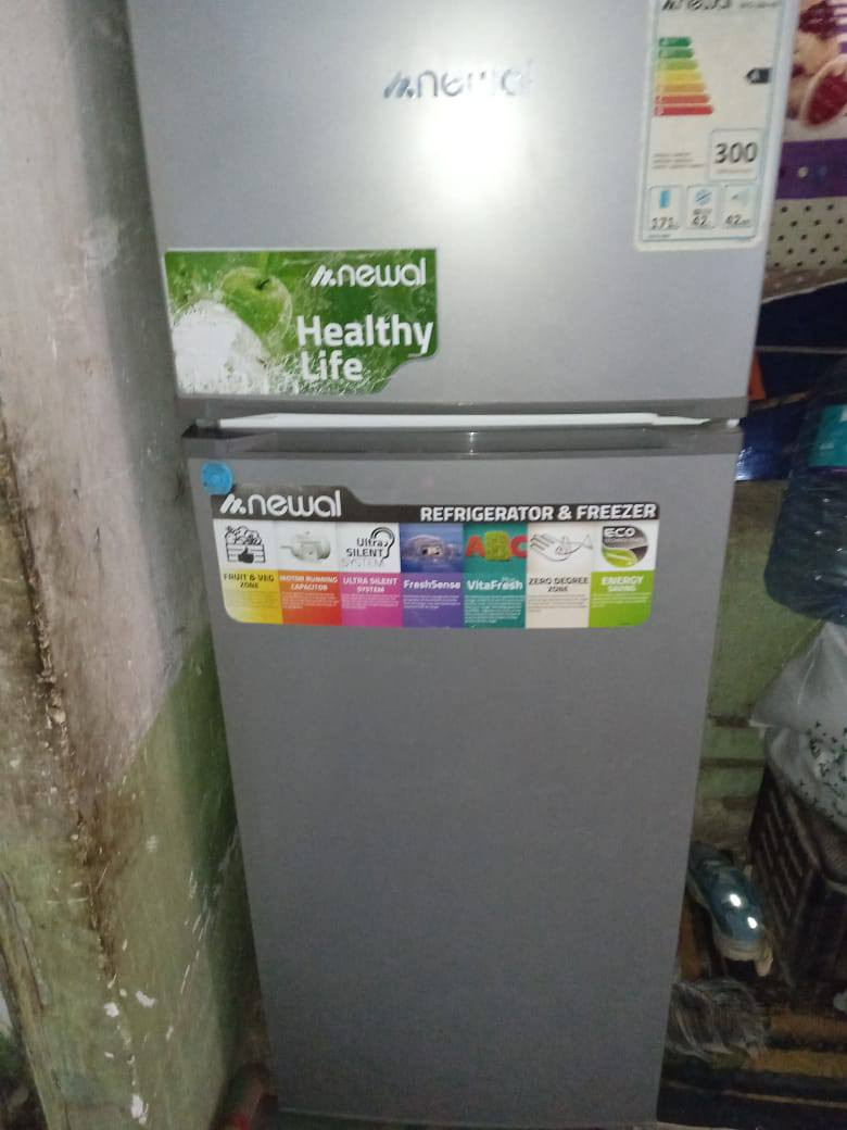 ثلاجه نوال للبيع عاطلة بية ليك  على وضع الشركة ماداخلة تصليح السعر 75وبيه مجال العنوان نجف رقم/***********
