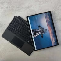 سيرفس برو ٨ • i7-1185G7 • ١٦ جيجا