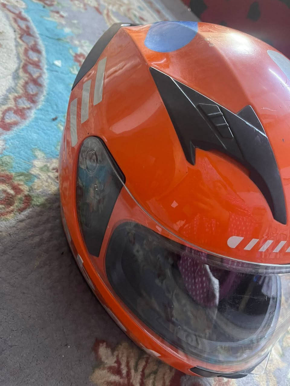 السلام عليكم خوذ عدد 2 للبيع وحده طلبات ما مستخده وثانيه لكيته بسياره جبناه استيراد من امريكا عارضهن للبيع 
الخوذه سوده حجمه صغير ومال طلبات حجه عادي سعر 125 الف وبيهن مجال مكاني بغداد حي الترث مال بياع تواصل ***********
