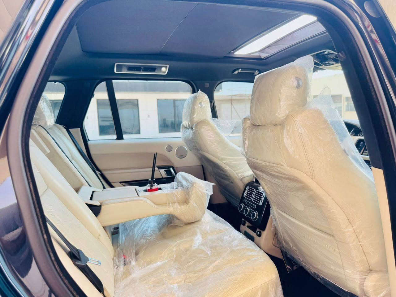 السلام عليكم للبيع رانج روفر 2013 مكينه سوبر جارج خليجيه وكاله سردار رقم اربيل تحويل وكاله ثاني يوم كفاله حتى الدعاميات جاهزه من كلشي فول اعلى فئه مواصفاتها معروفه السعر 265 وبيه مجال قليل مكانها بصره 
الرقم *********** البصرة, العراق
