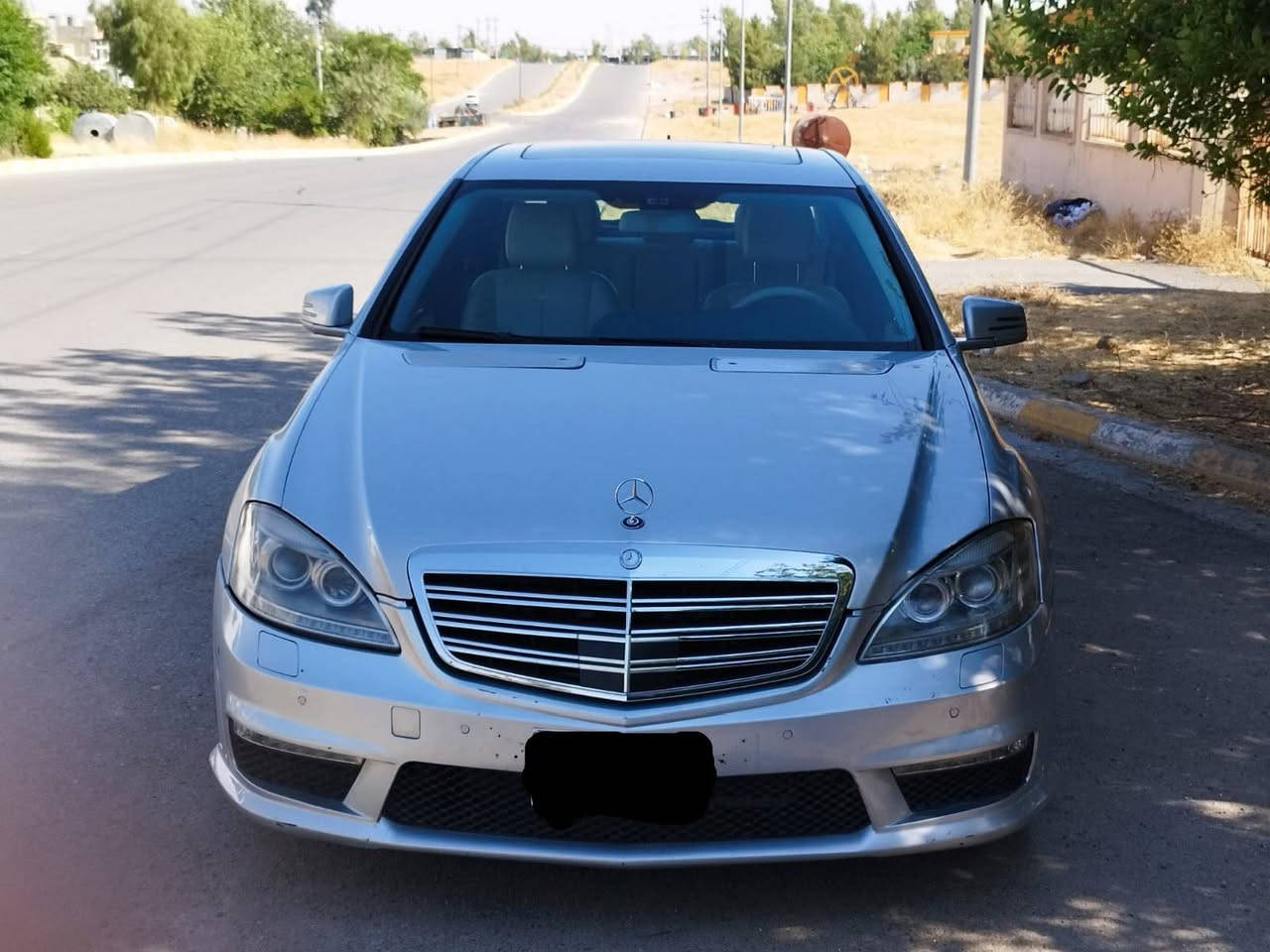 mercedes S63 amg  2008

بەناوی خوا  
mercedes s63 2008  v8 biturbo بۆ فرۆستن  2013 کراوە بە 2008
ساغە بێ دەعم و لێدران   تانها دوو پارچەی بۆیاخی ئەوروپایە بێ ناوگرتن
گێر و مەکینەو کارەبایی بەشەرت  هەموو گیانی وەک  شەریکە ئیش ئەکات  
ناوەوەی  لە دەروەی جوانترە  
درگا سەحبە 
دەبڵەکانێ  چوبە مەزبوتە
چواری ویلی  مایباخی بۆ بەسراوە 
چواری تایەی لۆکی لە ژێرە 
تازە  سێرفزی بۆ  کراوە 
یەک دینار مەسرەفی تیا نیە 
قەرزو و قیستم نیە
گۆرنەوە ئەکەم بە شاهینەی  ساخ  وەک ئەم جوان بێت  
کۆدی بۆ  کراوە
75 وەرەقەو مەعمەلە شوێن چەمچەماڵ ژم *********** السليمانية, العراق
