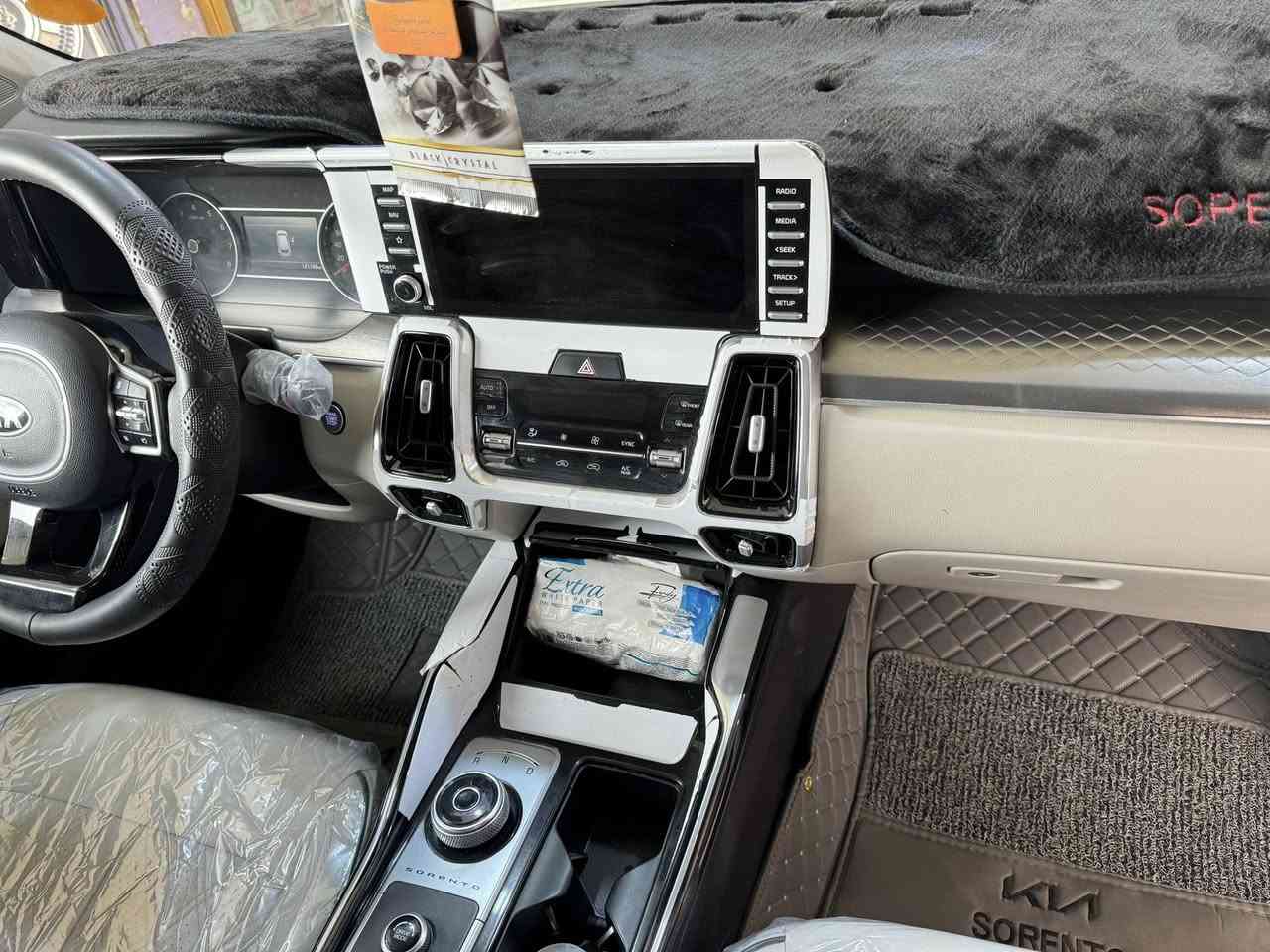 السلام عليكم للبيع سورنتو خليجي موديل2021 رقم بغداد مكفول كفاله عامه 
جديدة بمعنى الكلمة

مواصفات 
بصمه تشغيل
بصمه ابواب
كشنات كهرباء السايق والبصفه 
محرك 6 اسلندر 
تبريد ثلاث قطع
سبعه راكب
كير ماوس 
كامرة خلفيه دواره
4انظمه قيادة  
جنطه شفط
مري شفط
إنارة داخليه 
بردات خليفه.
شاحن 
حساس امامي
حساس خلفي
هاند بريك بصمة و اوتو هولد 
سبير منازل  
اوباقي مواصفات معروفه. 
السعر (260) ورقه $وبيها مجال. 
اللاستفسار اتصل على الرقم ***********
مكان السماوة
