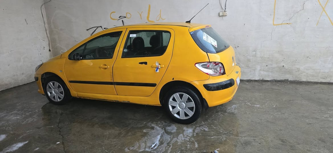 تكسي بيجو موديل ٢٠٠٦ رقم كركوك سنويه عاج كير محرك كورلا للبيع  او مراوس حسب القناعه السعر ٣٣ بيها مجال مكان السياره كركوك مكلف مكلف بل نشر اتصل على الرقم رجاء ***********
