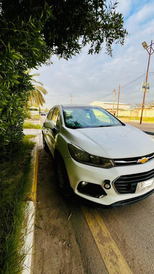 السلام عليكم 

سيارة شوفر تراكس 2017 خليجي مكفولة

مواصفات خليجية 

مكينة 1800

بيها طخه خفيفه كما موضحة بالصور وما مصلحها مبقيها نفسها 

 رقم بغداد هزه وسنويه جديدة  والتحويل ثاني يوم

السعر 110 وبي مجال

مكاني بغداد
***********
