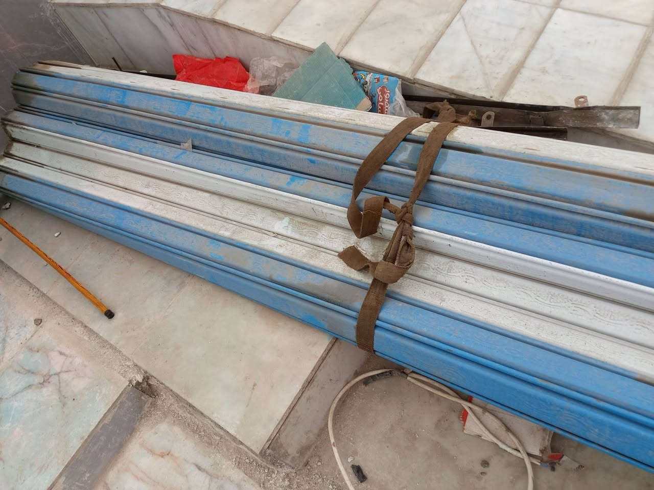 #للبيع
مستخدم شهر 
٤ أمتار العرض 

السعر ٤٠٠ وبيه مجال 

***********
