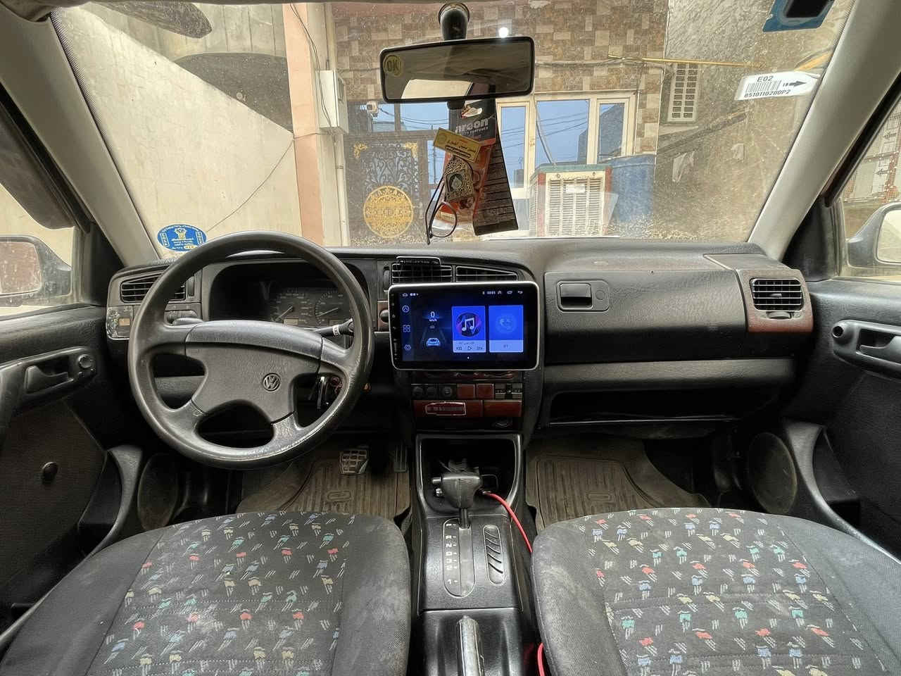 السلام عليكم سياره كولف موديل1993 رقم بغداد مشروع وطني باسمي سياره نضيفه مشتغل بيها دوسات جوه باب فقط سياره شوف العين محرك 2000 كير اوتماتيك نوزلات جدد وياها دبلات خلفيه هم بعد ما شديتها حداديه صدر اماميه 80 بالميه تحتاج  دبلات فقط  سنتر لك وتحكم داخل كله شغال شادلها شاشه دهن لا تنقيص ولا تبخير  سقفيه نازل قماشها من نص يحتاجلها ترتيب وتبريد شغال منقص غاز اني ازيده غاز وتاخذه شرط ثلج مكاني صلاح الدين تكريت سعر 45 وبيها مجال بسيط ***********
