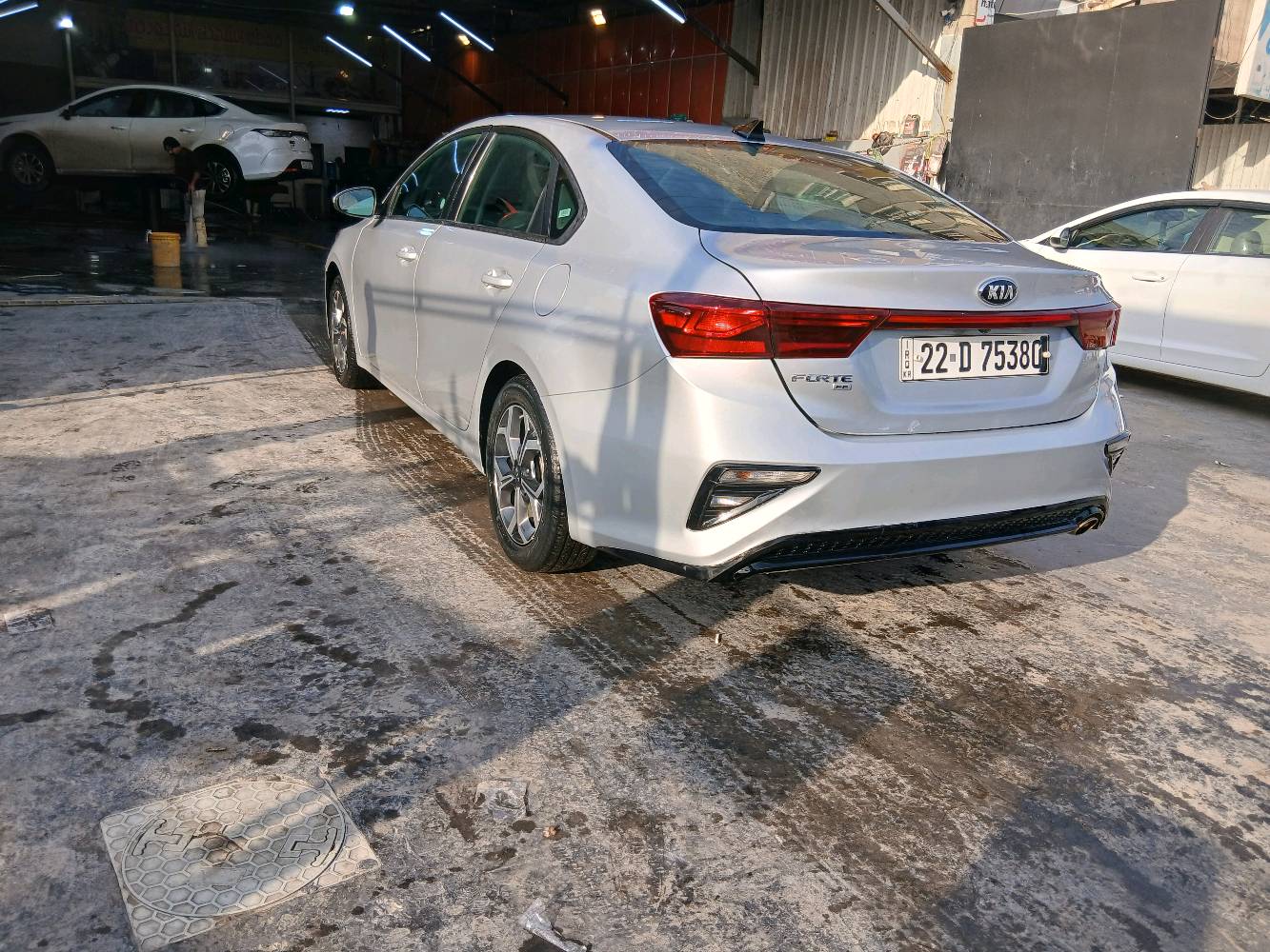سلام عليكم  كيا فورتي للبيع او المراوس موديل 2020 وراد امريكي حادثها فقط بنيد بدون دواخل مرفق سونر وياها  منضومه تبريد جديده تخم تاير باتري جديد حداديه نص عمر مكينه ٢٠٠٠ دوش لمرغوب مابيها سياره كل نقص رقم اربيل بسمي هزه جديده مسوي لها منضومه زنون السعر 130وبيها مجال بسيط مكاني بغداد البياع رقم الهاتف ***********