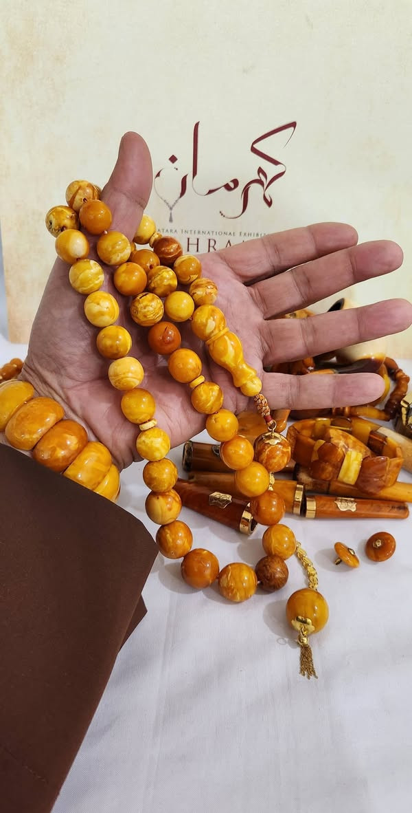 كلمات من ذهب
من السيد محمد جعفر الصدر 
            سفير العراق بقطر 
  {معرض كتارا الدولي للكهرمان}
الشجرية الجميلة ١١٠ اغرام بالذهب
          الاستفسار العراق 
٧٧١٧٦٠٠٧٧١ ٩٦٤+ ***********
