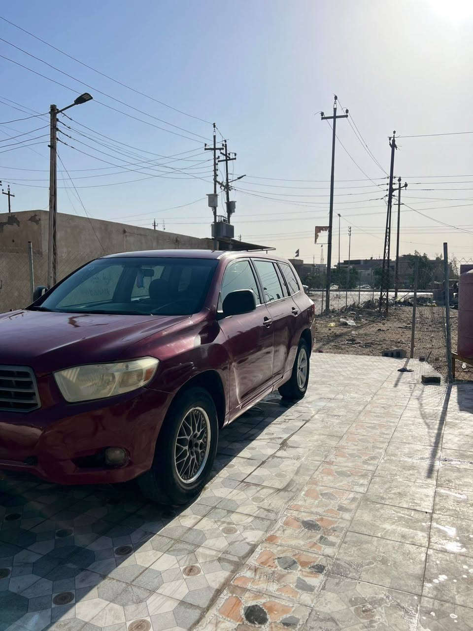 سلام عليكم 
هايلندر ٢٠٠٩ رقم بصره انكليزي 
السياره مكينه ٦ سلندر كير ومكينه جدد  
كهربائيات كله شغاله 
مصبوغه عام بدون ضربه فقط جاملغ مبدل ولباقي كله ليبل واحد 
لسعر 82 ولشراي يشلع عيوني 
مكاني بصره 
رقمي 
***********
