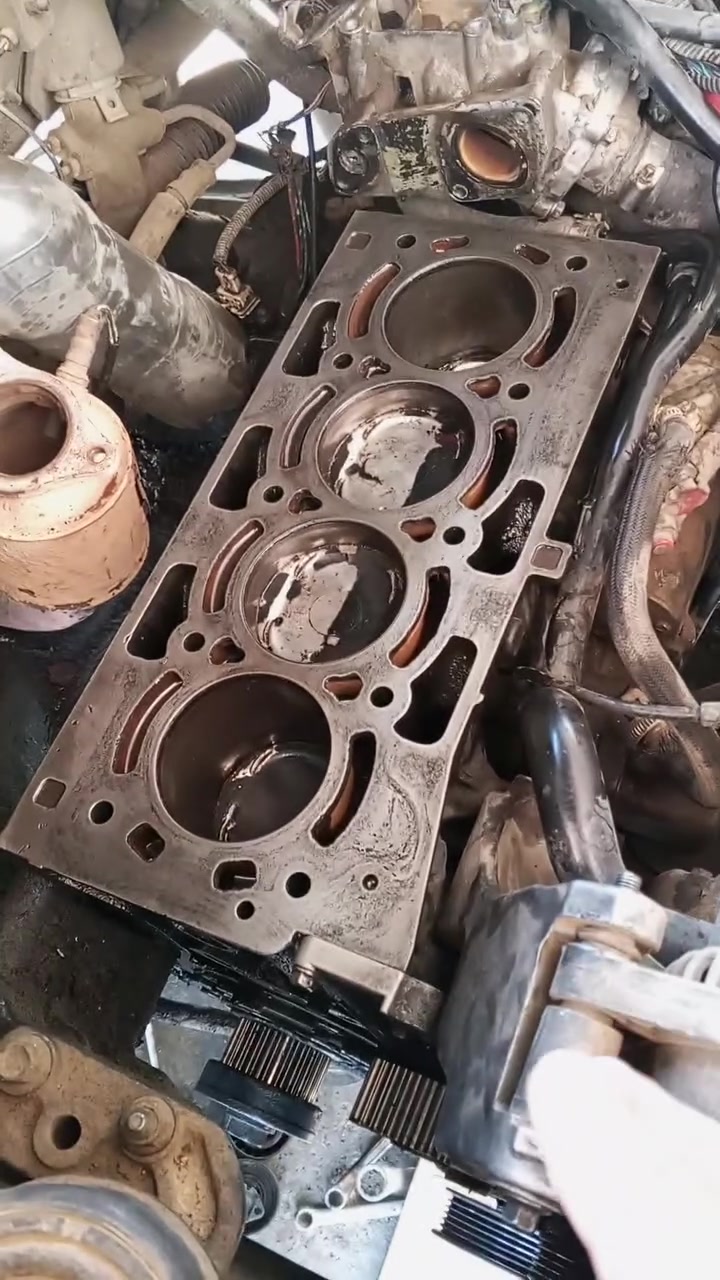 السلام عليكم ورحمه الله وبركاته من ضمن أعمال الورشة تبديل كور تيكو والله حتى الكور هم عدتة وضبطه يالة شديتةمع تبديل تخم قوايش اصلية رولات اصلية 
اخواني دائما احذر من الشغل الخطأ يعني الولد صاحب السيارة بدل ما صارف عليها 850الف 
اجتي يمي عدتها من جديد بسبب الشغل الخطأ والتلزيك 
شغل مو صحيح يعني والله هم واحد ينقهر وهم خساره بسبب العمل الخطأ تدمير محرك كامل بسبب الاغراض التجارية والشغل المرعبل 
اخواني الاعزاء اي واحد يحتاج شي يخابرني ويدلل والي يريد سيارتة ادوم لازم يكون اختيار الفيتر الصح والاغراض الأصلية عنوانة الشعب شارع الأسواق المركزية
 ***********

