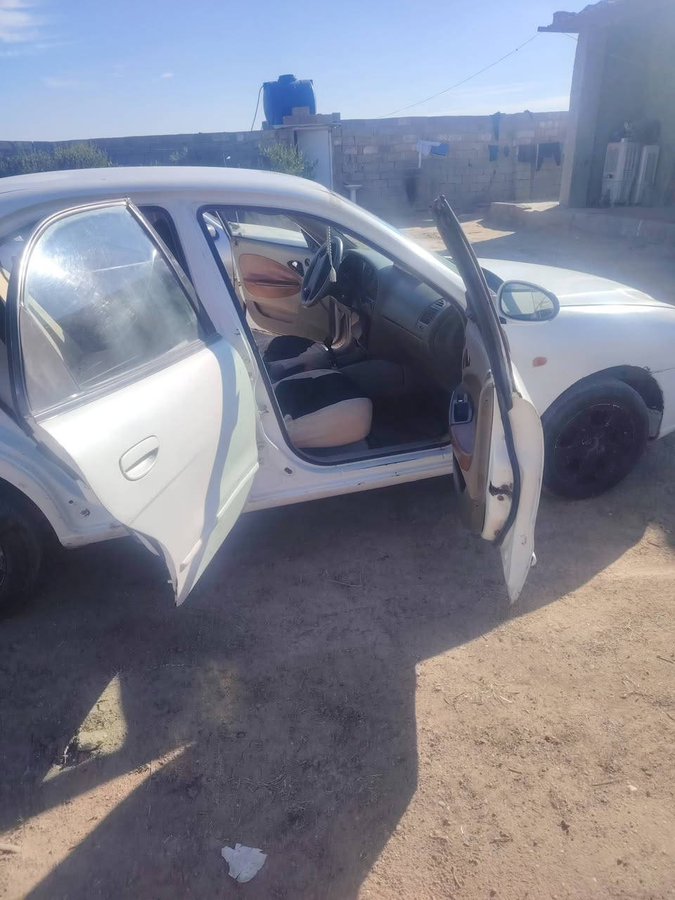 سلام عليكم ورحمة الله وبركاته دايو نوبرة للبيع موديل ٩٩ رغم انبار كير ومحرك بي تنقيص قليل متواجد عل فيس *********** بي واتساب
