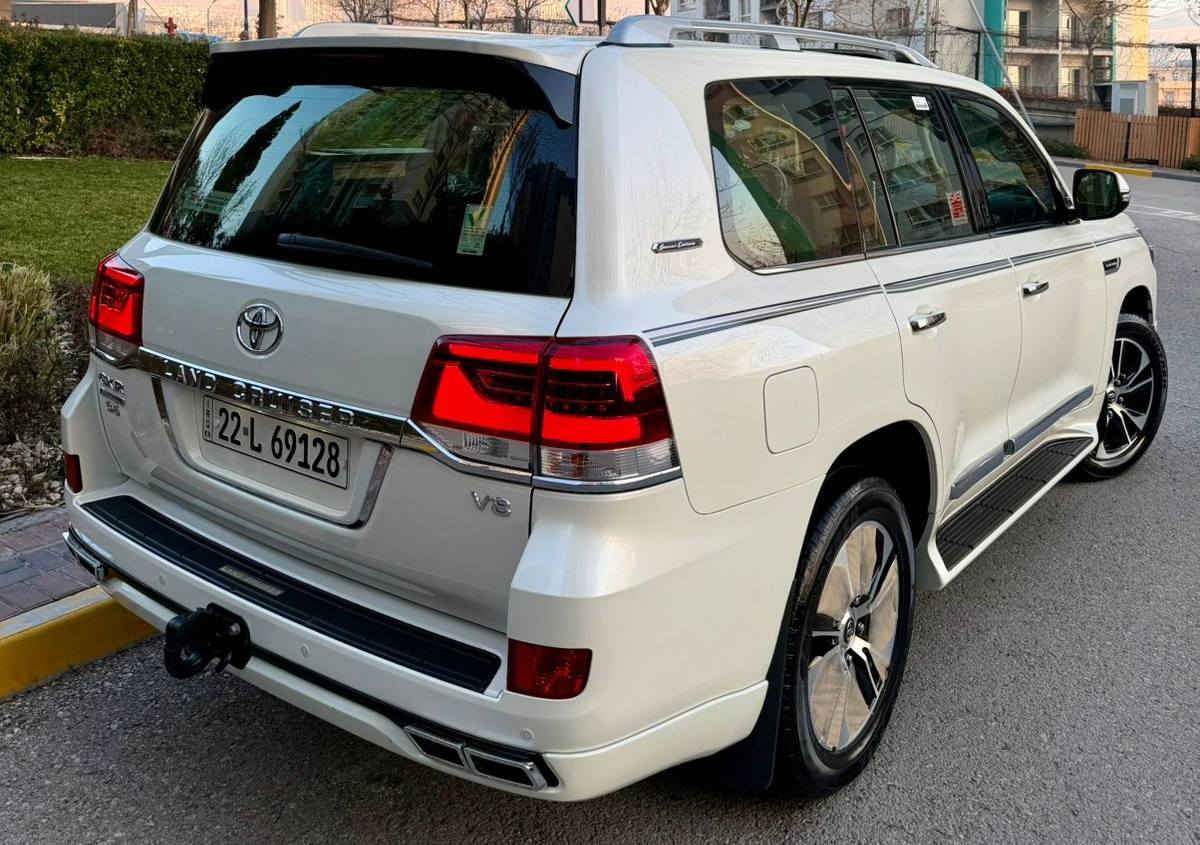 تويوتا لاند كروز 2021 GXR V8 فول كران تورين أصلي المواصفات الأساسية موديل 2021 فئة GXR V8 محرك V8 سلندر ناقل حركة أوتوماتيك شركة ت ساس حالة السيارة بدون صبغ بدون شخط بدون حالوب بدون رمل أو حصوة حتى الدعاميات سليمة
الضمان عام كامل من دعامية إلى دعامية
المسافة المقطوعة 35000 كم فقط حقيقي

💎 ســعــر ✅ ::  الــرد تلقائي📮

الإطارات والعجلات
4 إطارات جديدة
ويل جديد بدون أي نقص

الحالة الميكانيكية
محرك وجير بحالة ممتازة لم يُفتح أبداً
بدون صوت أو دخان
كل خراز بلادي موجود

المواصفات الإضافية والفخامة
صالون وكوشنات كهربائية ثلاث درجات
حساسات أمامية وخلفية
بصمة وكاميرا بايت
ثمانية وسائد هوائية
نظام كيج لكزز
مصابيح زينون
دبل أكسل وصندوق شفط بلادي
ثلاث شاشات بلادي وشحن موبايل
تحويل ورقي
تحويل بشرت مباشر حول كل جديد

رقم التواصل
***********
