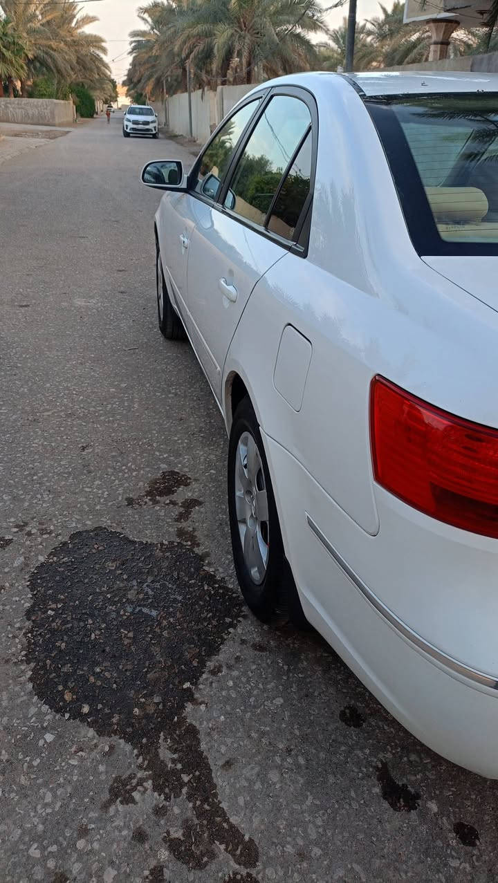 السلام عليكم للبيع سوناتا 2009 وارد امريكي فقط جاملغ خلفي بيه صبغ سياره جديده مكينه تبديل قبل سبوع سياره كلش نظيفه وصدر وتبريد جديد ماشيه 195 الف سعر 123 ورقه رقم مبايل ***********
