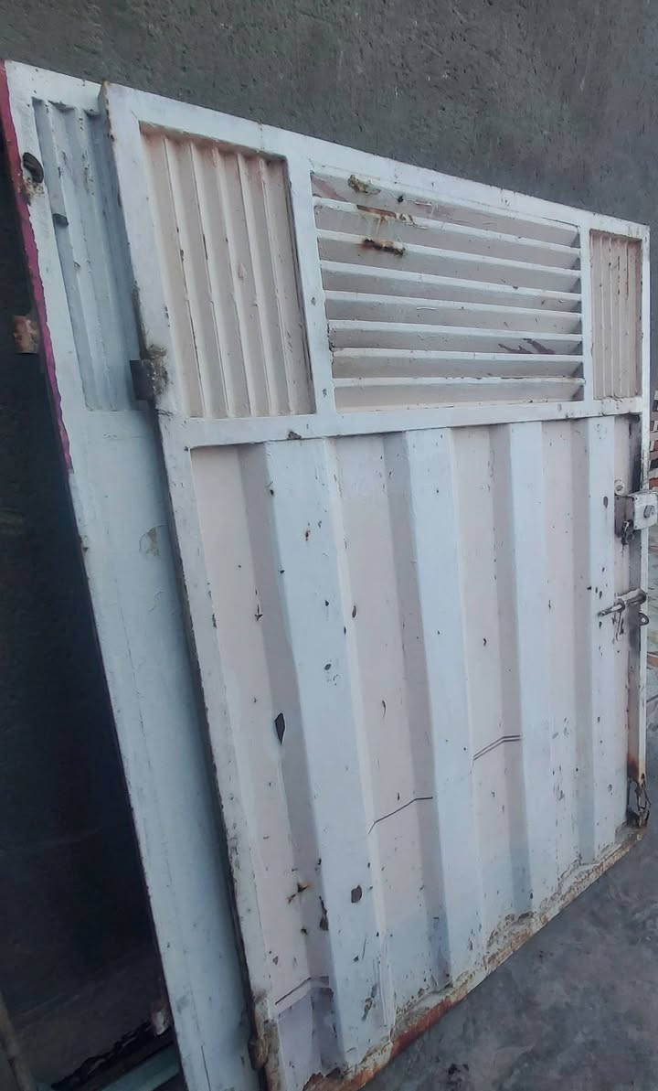 السلام عليكم
باب للبيع قيم وخذ 
شراي يتصل 
***********
