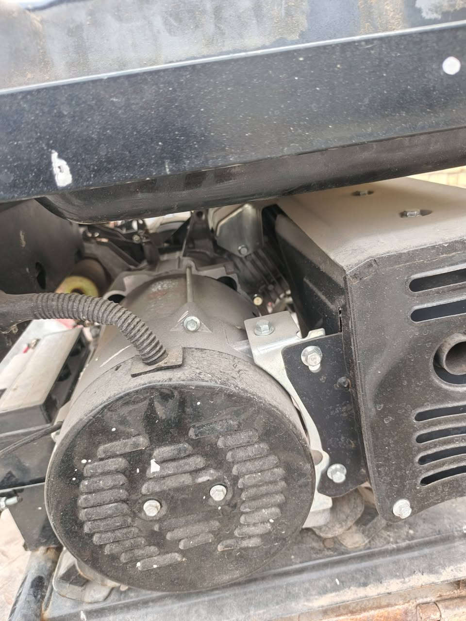 السلام عليكم مولدة مستخدمه شهر 32 أمبير سلف شغال بكره سحب السعر  650لشراي يتصل عله رقم ***********
