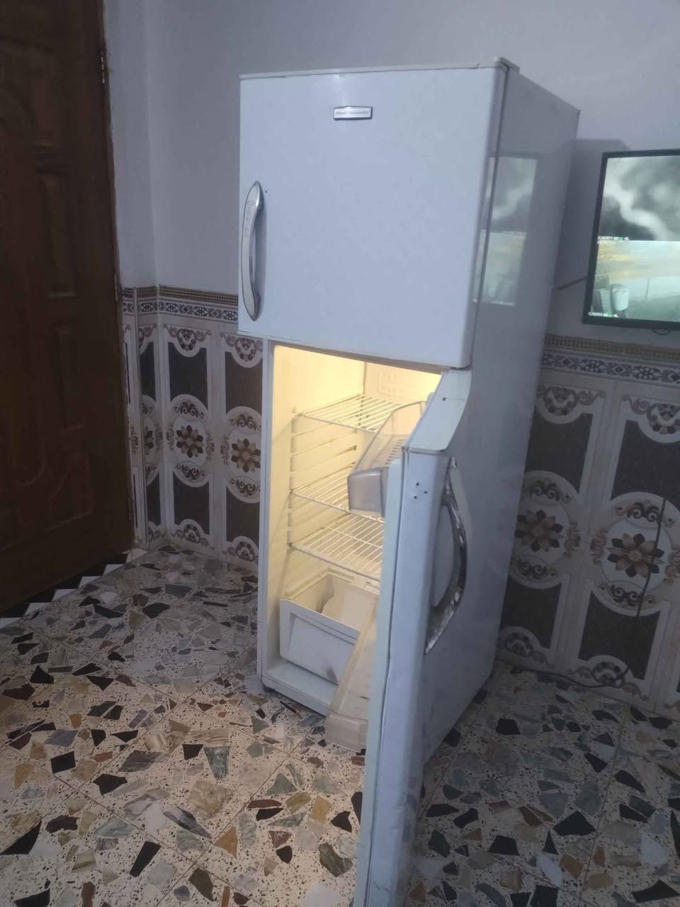 ثلاجه رويال ياباني 16 قدم نضيفه حيل علفحص لاخياس لازنجار فول تجميد شرط 9تى جوه يوفر ثلج اكو توصيل للباب تجيك اجيبه الك شغل وتفحص تقتنع يله تنطي فلوسها سعر 130 هيه وتوصيله شراي يتصل *********** المدائن, بابل
