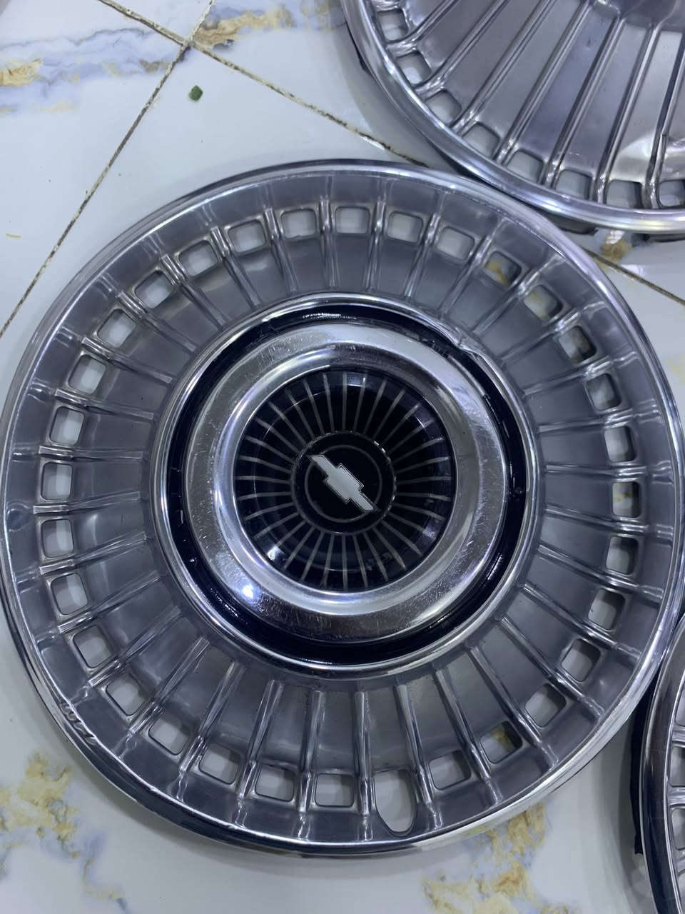 السلام عليكم كبات 63 حجم 14 للبيع نضاف
مكاني بغداد السعاده قرب مستودع النفط 
السعر 325 وبيهن مجال قليل 
رقمي ***********
