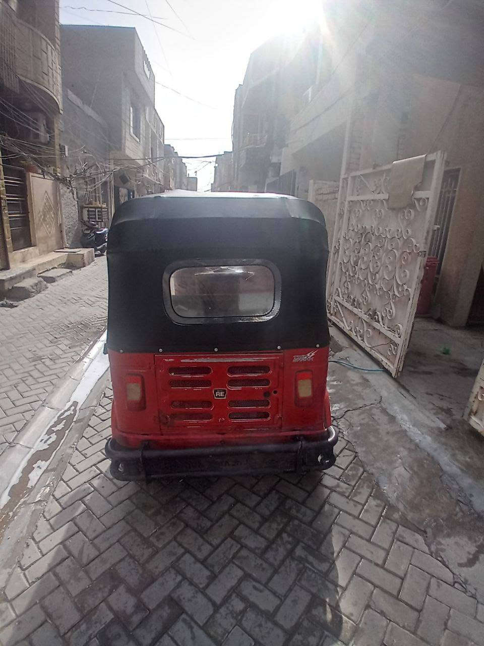 السلام وعليكم تكتك للبيع موديل 18
اوراق كامله تكتك معمره وكامله بيها تعميرات وصبغ ماناقصها شي ماخليت شي مابدلته الها كل غراضها جديده 
السعر 3,750 ببها مجال حك الجيه تكتك مرتبه وكامله 
مكان بغداد صليخ اتصال او وات ساب ***********
