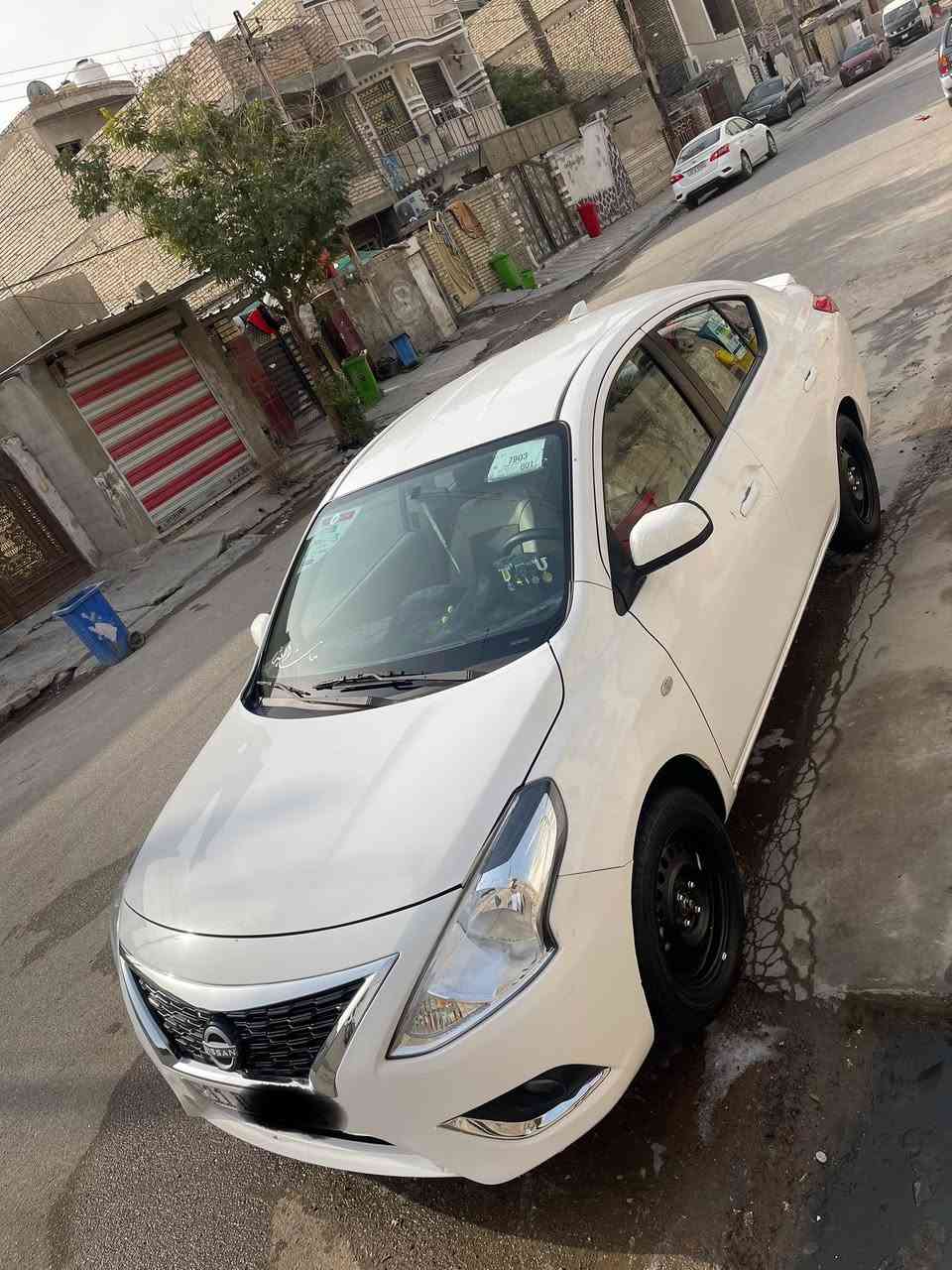 السلام عليكم للبيع نيسان سني هندي 2024
رقم بغداد سنويه جديده تنتهي ب2030 
تريد تحويل تريد وكاله اني حاضر 
ضمان شركه السور 100 الف كيلو او 3 سنوات 
السياره بأسمي اني مطلعها من الشركه 
ماشيه السياره 14 الف و700 وقابل للزياده 
السياره مدوشمه ارضيه جلد ثقيل سمك 2 ملم +ارضيه صندوق
وكشنات مدوشمه جلد ثقيل 
ارضيات جلد 
السياره حلوه ونضيفه ربع متصرف عليها 
السياره على ايدي مامشتغله تكسي 
معدات السياره كامله 
( معدات+ ويل كاب + هوك سحب + سبير منازل)
سعر 123  وبيها مجال شي بسيط  
سونار السياره موجود بالصور موضح 👇

اي استفسار اتصل 
رقم ***********
مكاني بغداد مدينه الصدر
