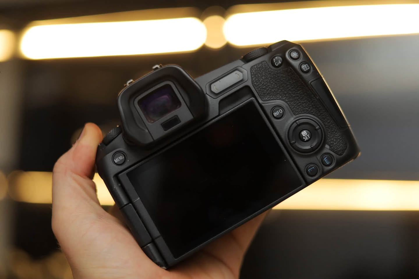 Canon R 📷
Shutter 47k 🔥
حاله البدي ممتازه جدا 💪
معاه البوكس وكل مشتملاته الاوريجينال ✅
شاحن وبطاريه وحزام الاوريجينال ✅
بسعر مش هتتوقعه 🔥🔥
خش اسال ومش هتندم 😉
متاح فيديو موضح حالته كويس 👌
تواصل /01556756857 - 01032178799📞


**إذا كنت صاحب هذا الإعلان وتريد حذفه لأي سبب، رجاءا أرسل رسالة إلى الدعم الفني**