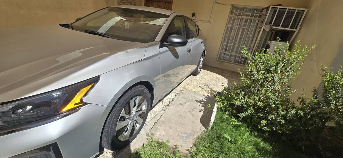 السلام عليكم ...
نيسان اليتما ٢٠٢٤ فئة ال s
سيارة جديدة بمعنى الكلمة ماشية ٢٣ الف مايل 
سيارة بأسمي رقم بغداد تحويل ثاني يوم 
صور الحادث مرفقة السيارة بدون ايرباك 
السعر ... (( 160 $ ))
مكان السيارة شارع فلسطين 
***********
